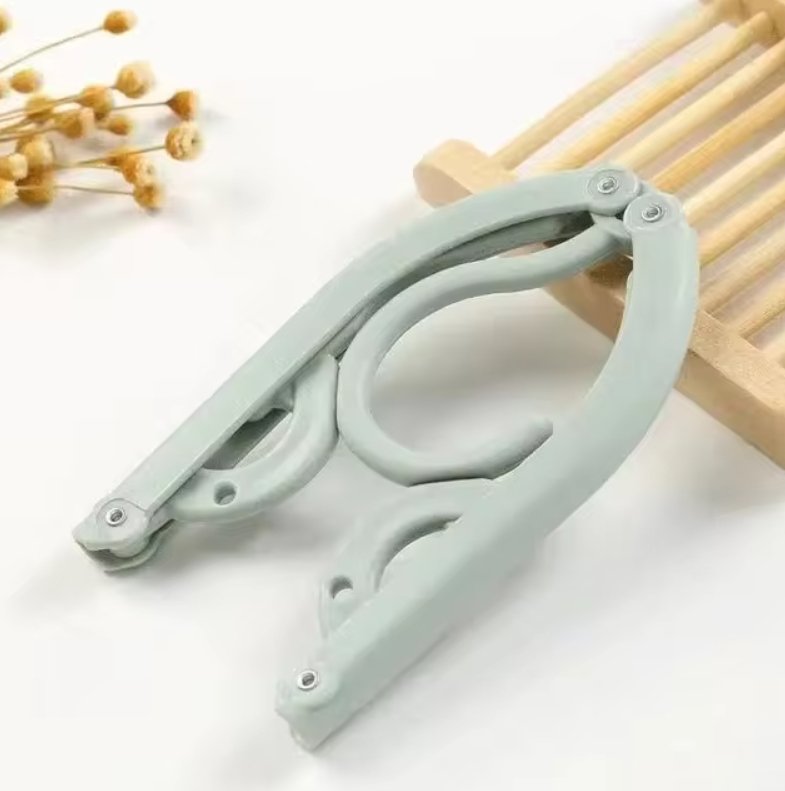 cintre-pliable-pour-voyage-bleu