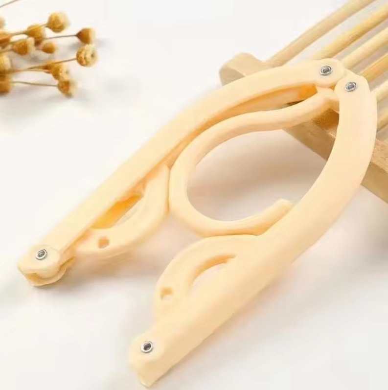 cintre-pliable-pour-voyage-jaune