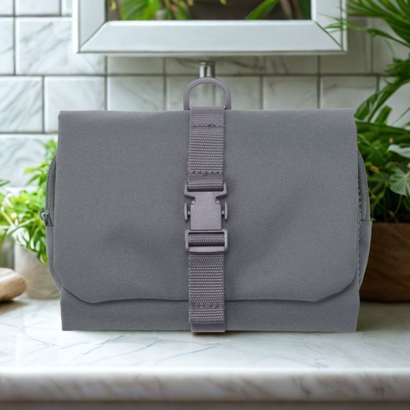 trousse-de-toilette-homme-gris-suspension