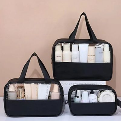 trousse-de-toilette-et-avion