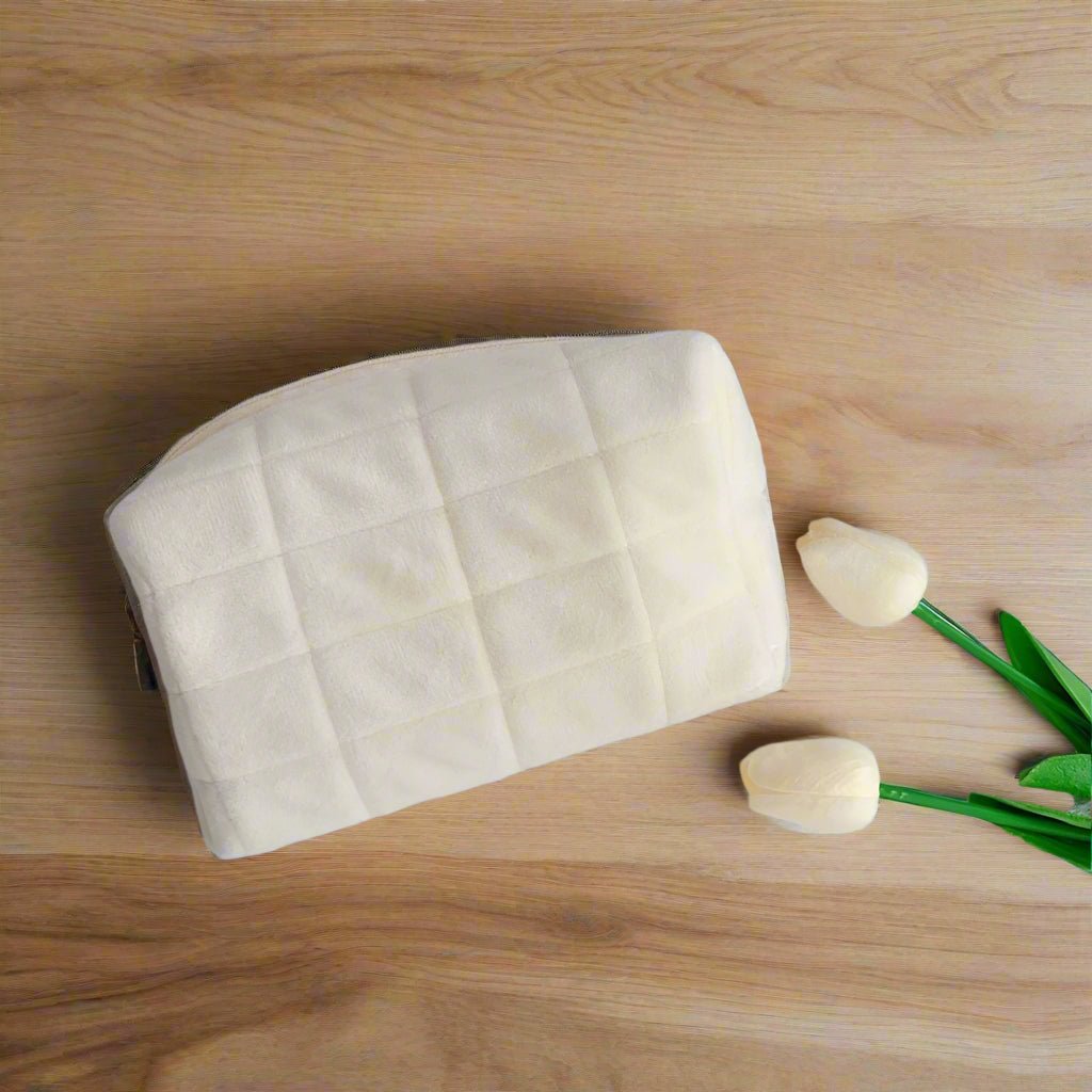 trousse-maquillage-peluche-beige