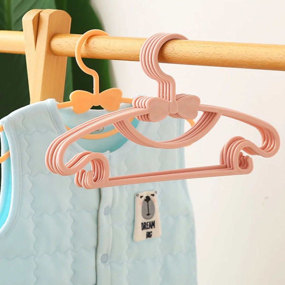 cintre-pour-bebe-noeud-rose