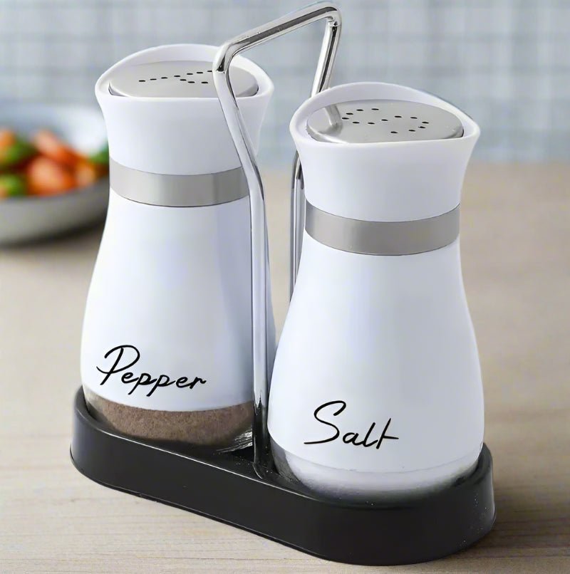 pots-à-épices-sel-et-poivre-blznc