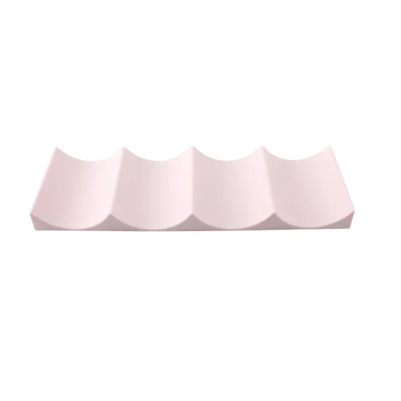 Range bouteilles de vin et canettes