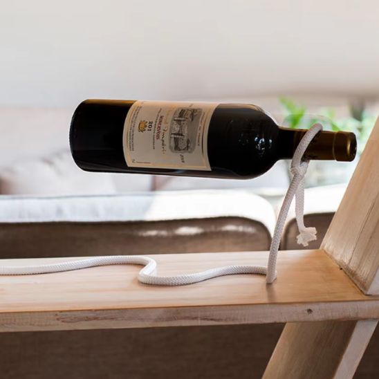 range-bouteilles-de-vin-lacet-levitation