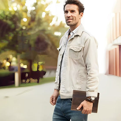 range-document-homme-affaire