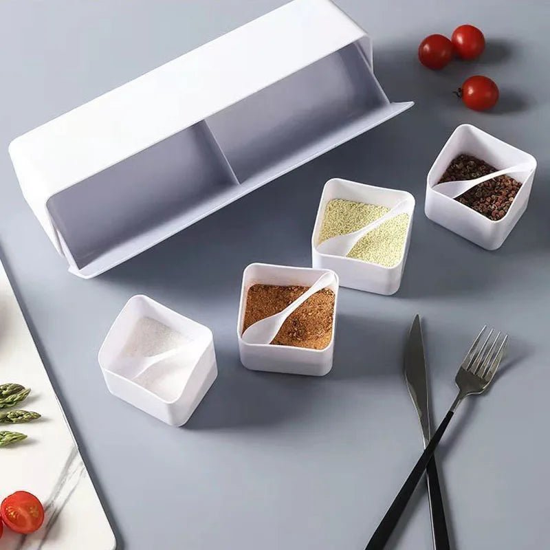 range-epice-avec-pots-et-cuilliere