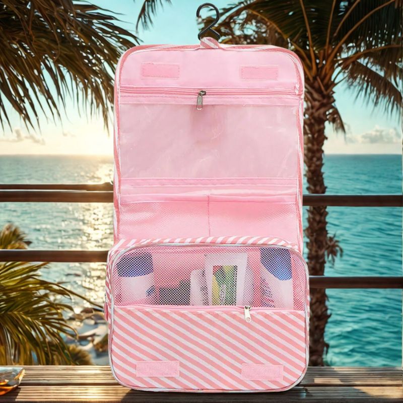 trousse-de-toilette-femme-pour-voyage-a-suspendre