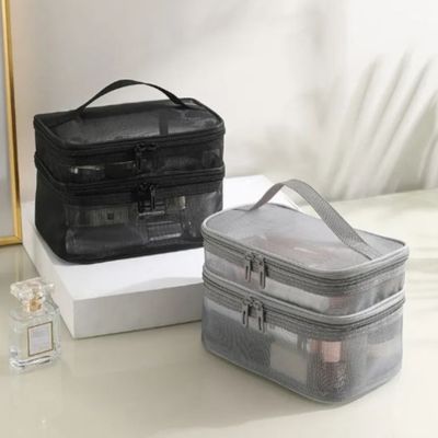 trousse-de-toilette-femme-en-maille