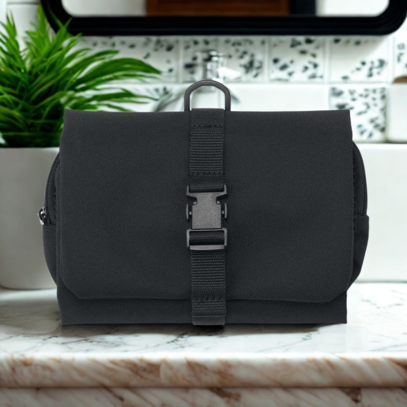 trousse-de-toilette-homme-noire-suspension