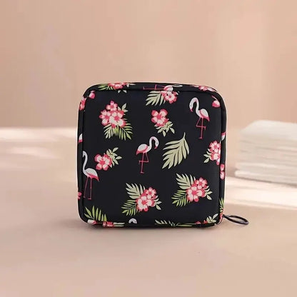 trousse-de-toilette-protection-hygienique-flamant-rose