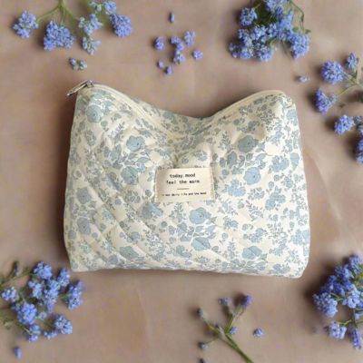 trousse-maquillage-fleurs-bleues